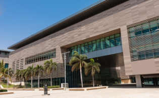 الوصول إلى اساتذه الجامعات والطلبة